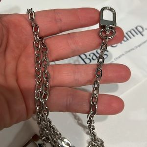 Silver round chain with clasps shoulder and wristlet strap.